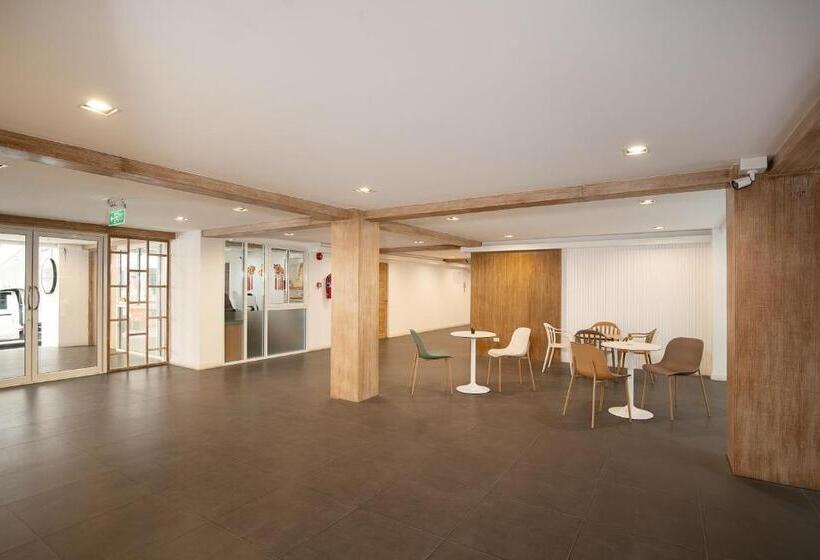 Hotel The Urban Oasis