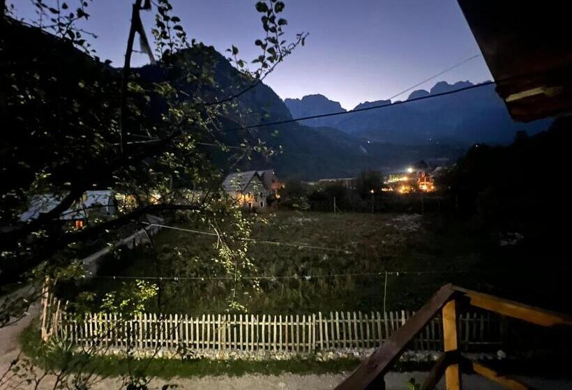 پانسیون Mikel Center Theth Guesthouse