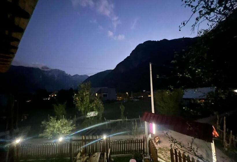 پانسیون Mikel Center Theth Guesthouse