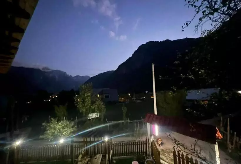 Majatalo Mikel Center Theth Guesthouse