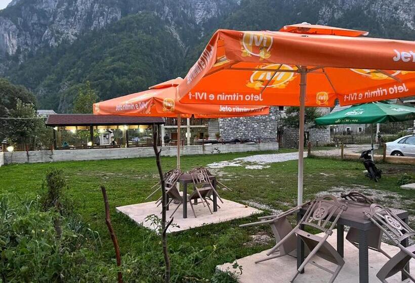 پانسیون Mikel Center Theth Guesthouse