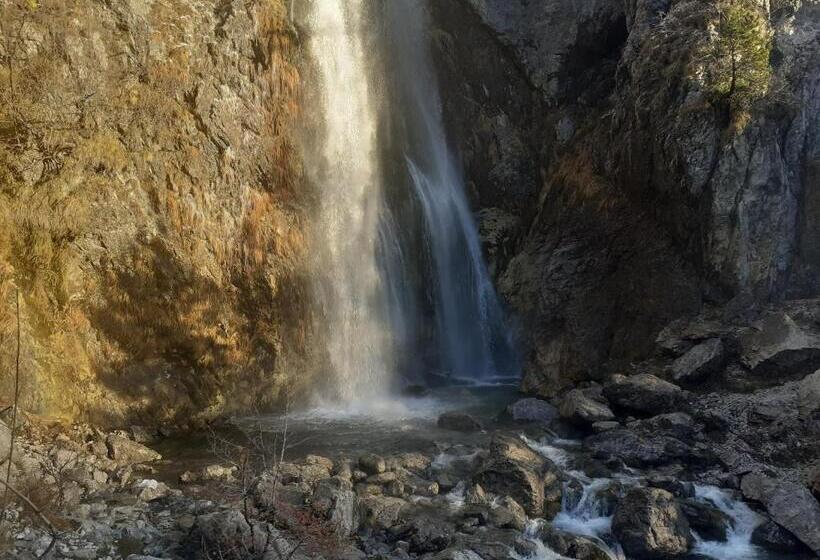 پانسیون Mikel Center Theth Guesthouse