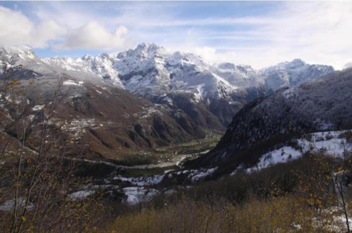 پانسیون Mikel Center Theth Guesthouse