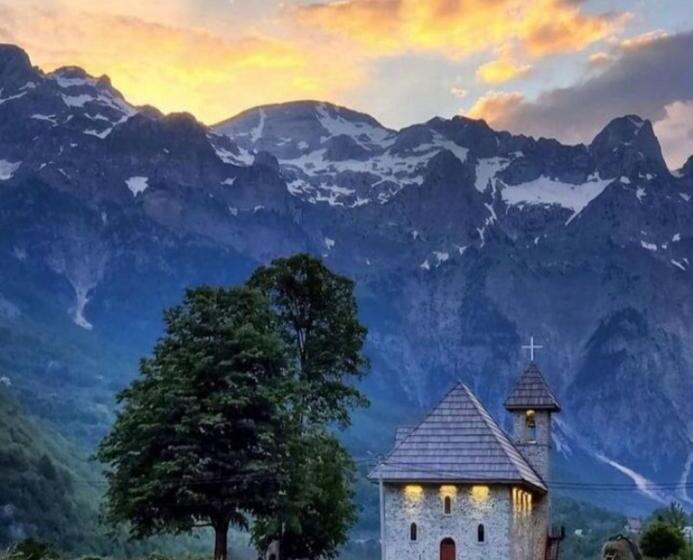 پانسیون Mikel Center Theth Guesthouse