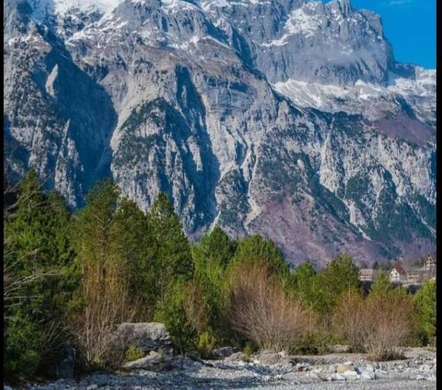 پانسیون Mikel Center Theth Guesthouse