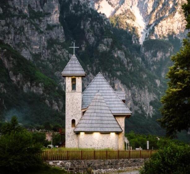 پانسیون Mikel Center Theth Guesthouse