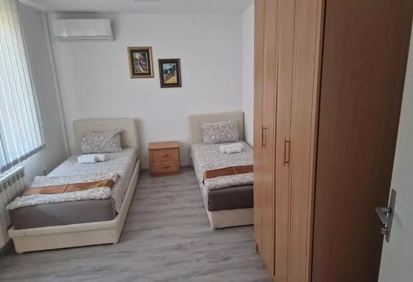 پانسیون Saradis