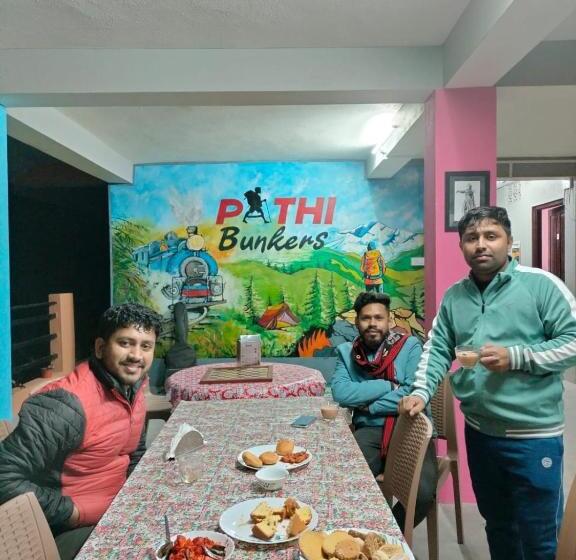 Hostel Pathi Bunkers