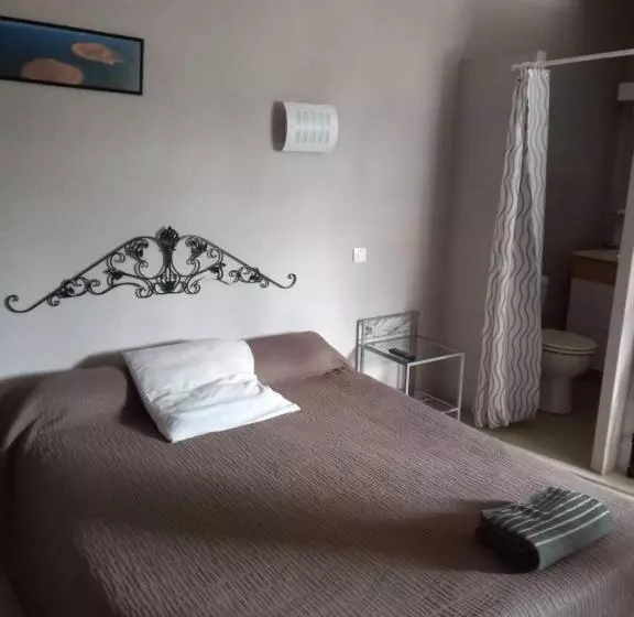 ホテル Hôtel Restaurant O Regal