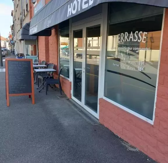 ホテル Hôtel Restaurant O Regal