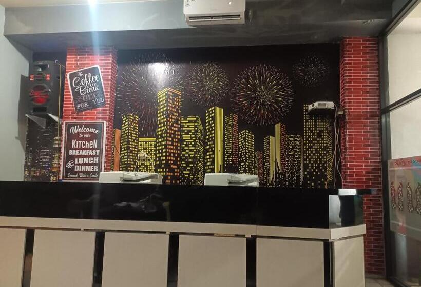 Otel Oyo 93090 Multi Plus Inn