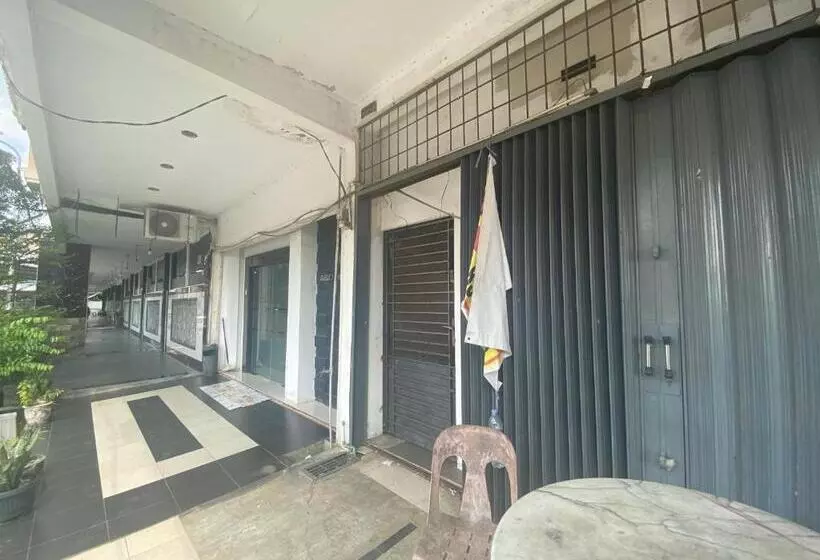 Hotelli Oyo 93131 Mamapapahouse