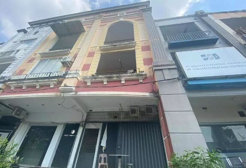 Hotelli Oyo 93131 Mamapapahouse