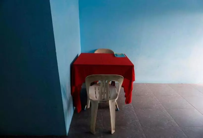 Hotelli Oyo 93131 Mamapapahouse