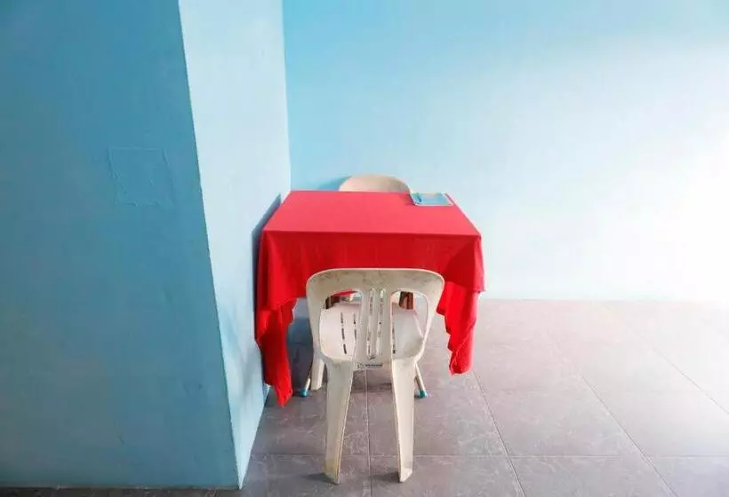 Hotelli Oyo 93131 Mamapapahouse