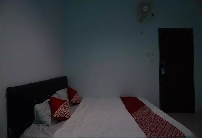 Hotelli Oyo 93131 Mamapapahouse