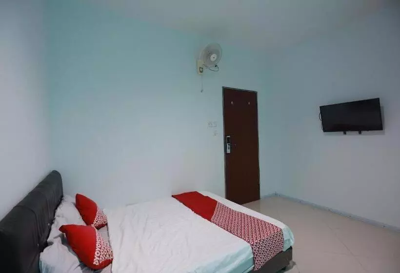 Hotelli Oyo 93131 Mamapapahouse