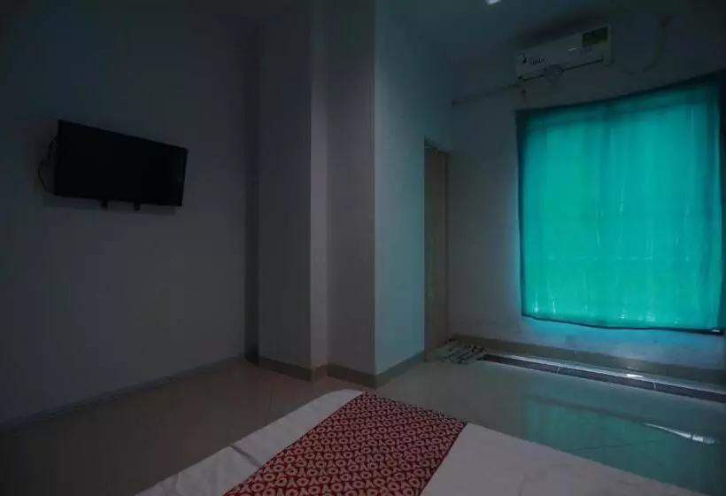 Hotelli Oyo 93131 Mamapapahouse