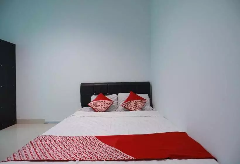 Hotelli Oyo 93131 Mamapapahouse