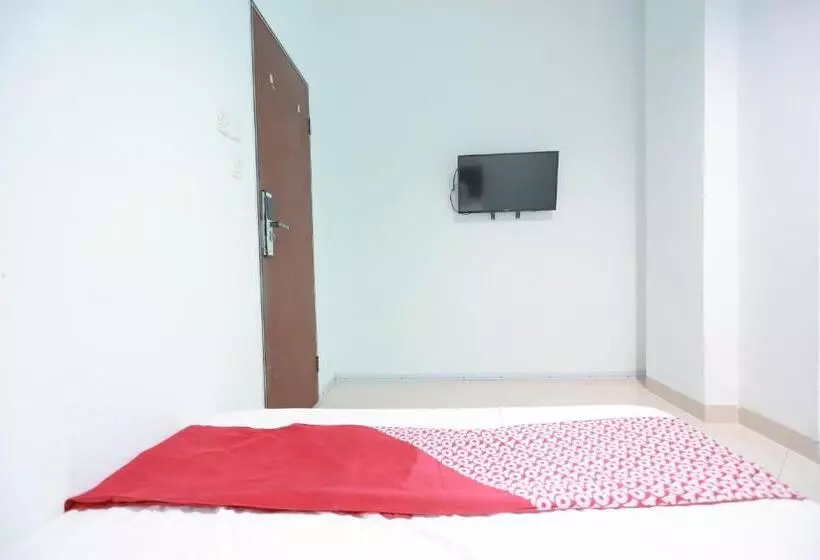 Hotelli Oyo 93131 Mamapapahouse