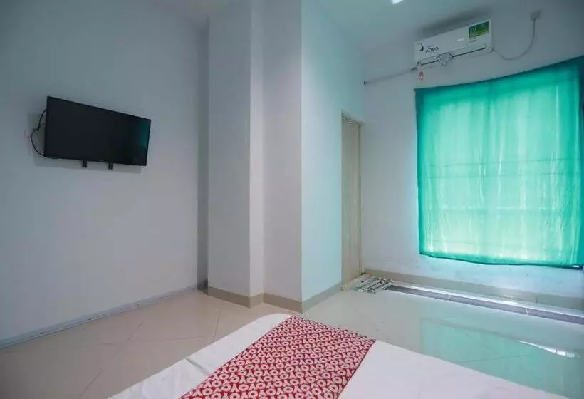 Hotelli Oyo 93131 Mamapapahouse