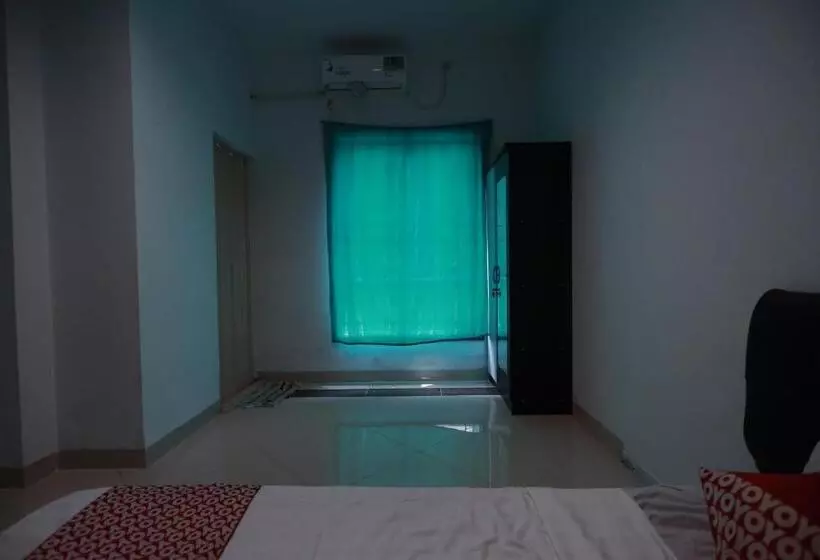 Hotelli Oyo 93131 Mamapapahouse