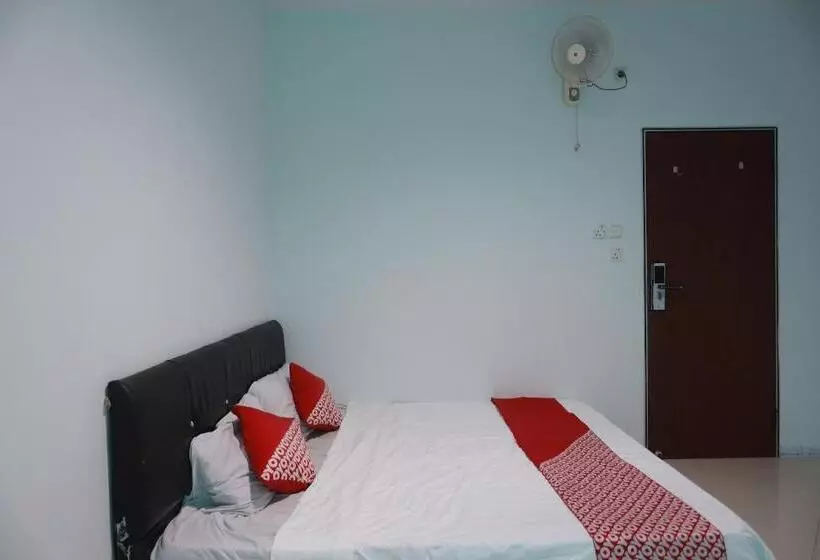 Hotelli Oyo 93131 Mamapapahouse