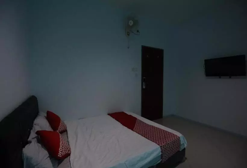 Hotelli Oyo 93131 Mamapapahouse