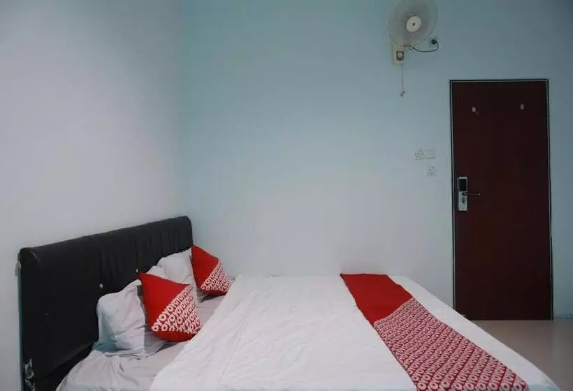 Hotelli Oyo 93131 Mamapapahouse