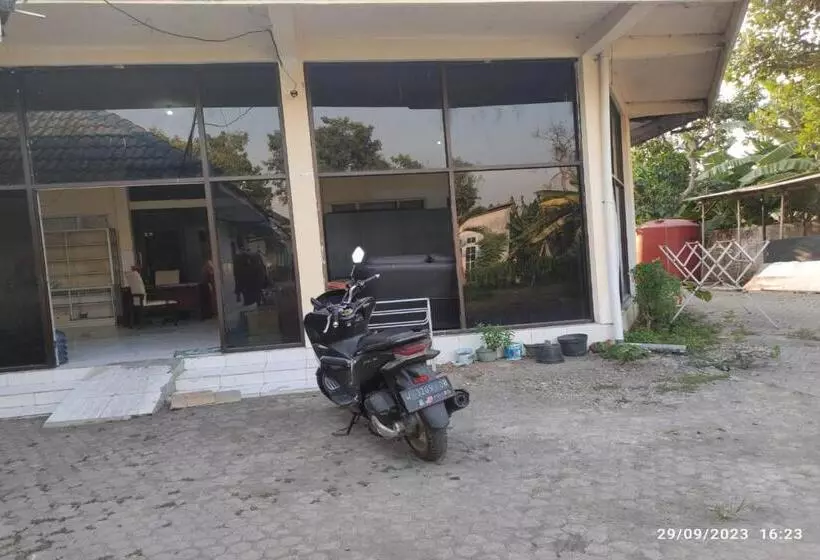 Hotelli Oyo 93159 Homestay Sehat