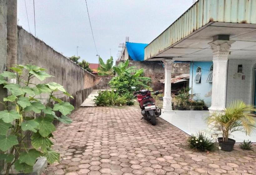 酒店 Spot On 93104 Barak Tambunan