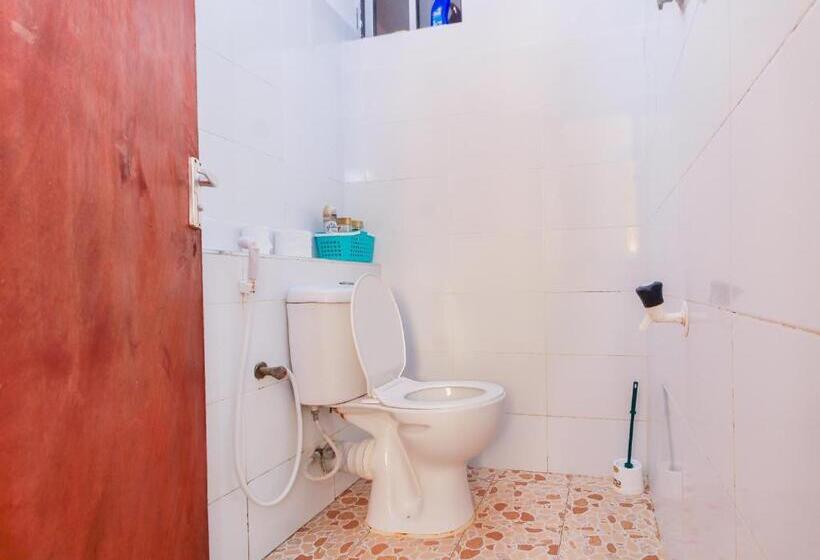 پانسیون Counsellor Peter Muteti