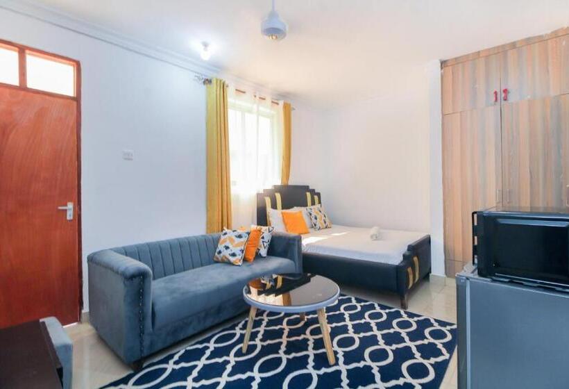 پانسیون Counsellor Peter Muteti