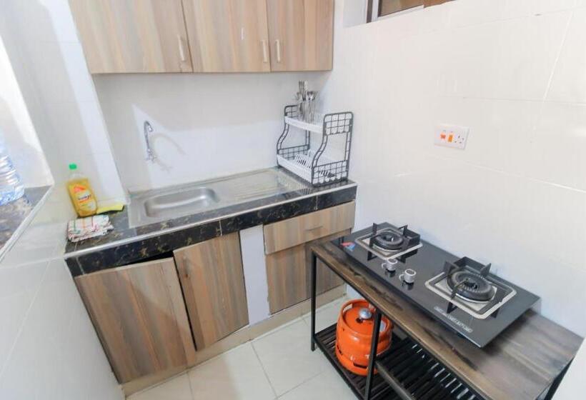 پانسیون Counsellor Peter Muteti