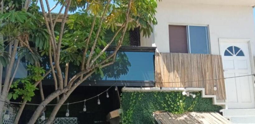 Пансион Tree Cabin