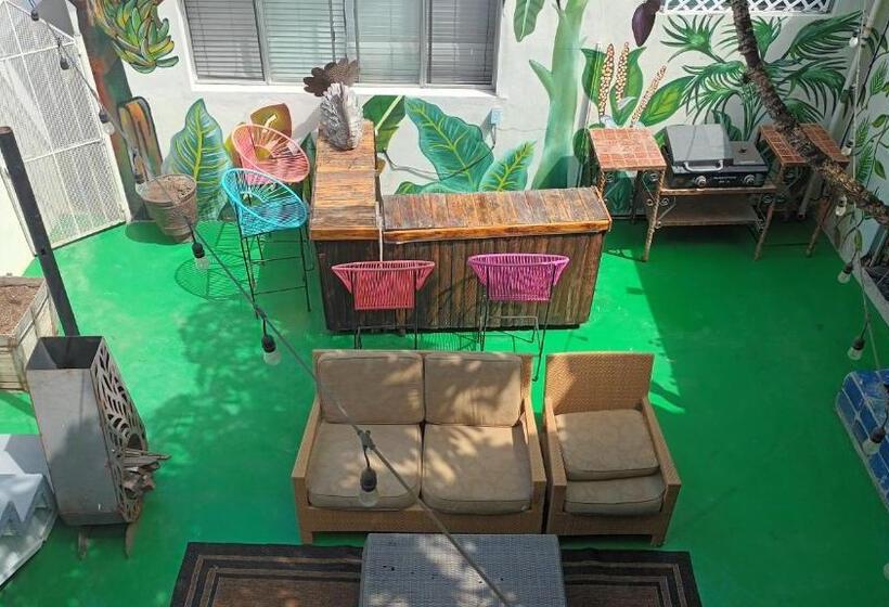 Пансион Tree Cabin