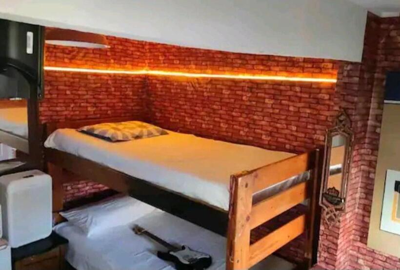 Пансион Tree Cabin