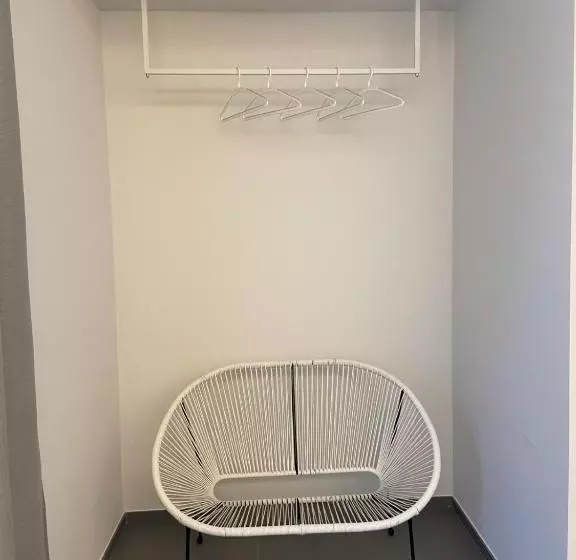 ベッドアンドブレックファースト Etna Stone