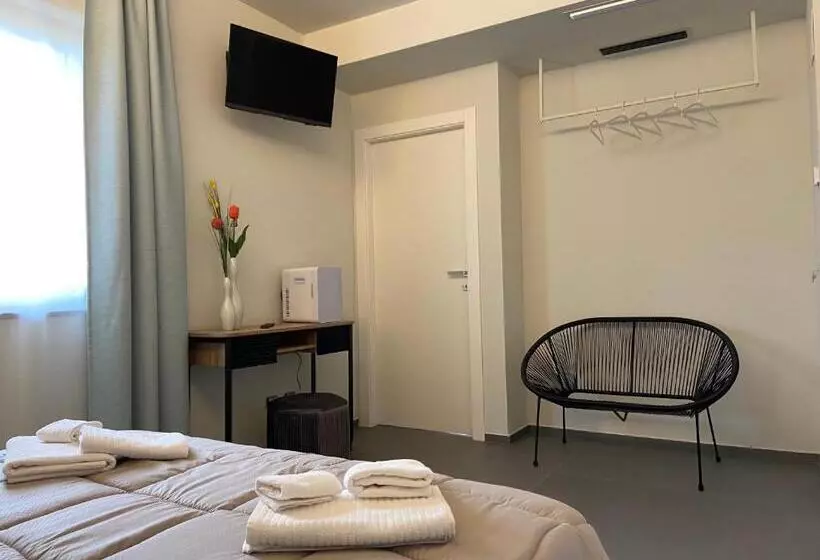 ベッドアンドブレックファースト Etna Stone