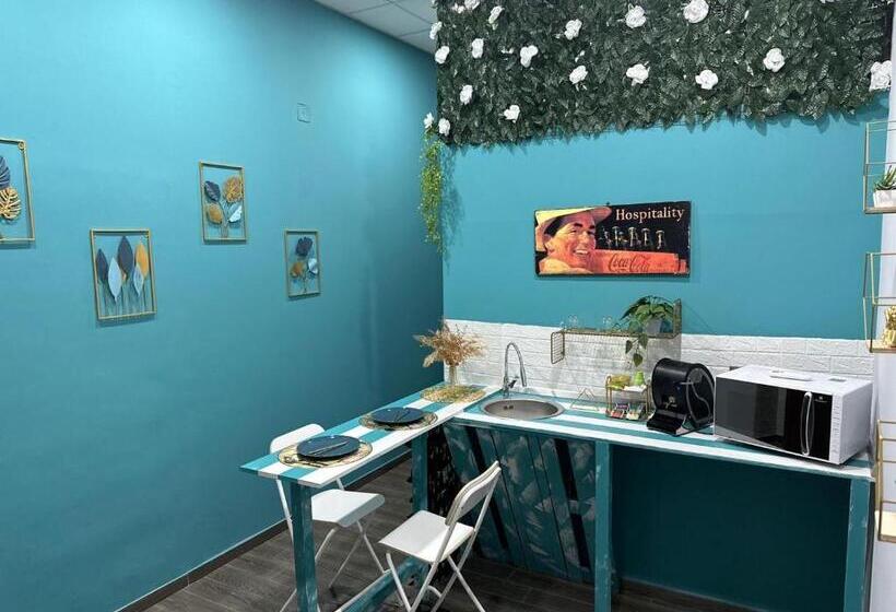 تختخواب و صبحانه Urban House