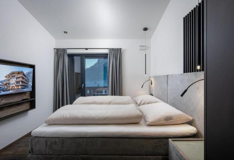 Elements By Heigenhauser