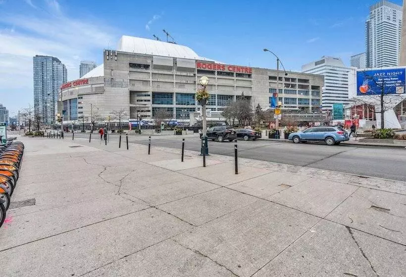 هتل 151 Dan Leckie Way