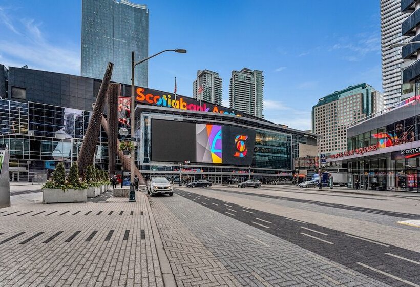 Hotel 151 Dan Leckie Way