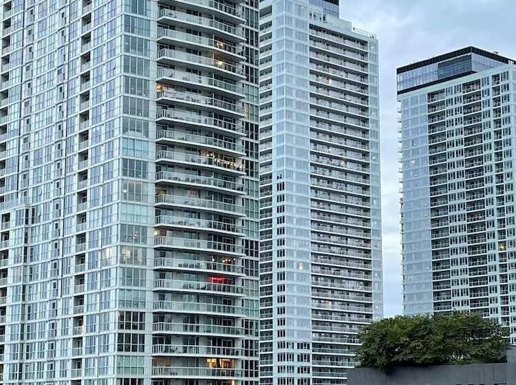 هتل 151 Dan Leckie Way