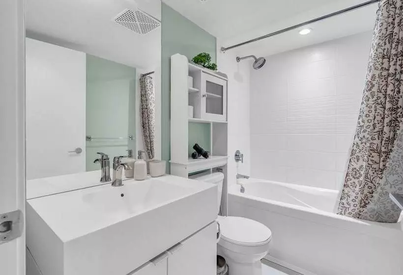 هتل 151 Dan Leckie Way