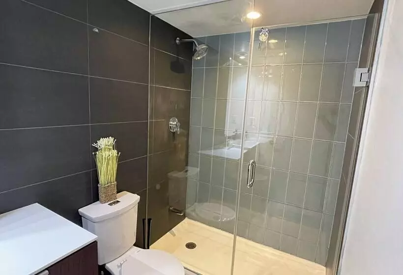 هتل 151 Dan Leckie Way