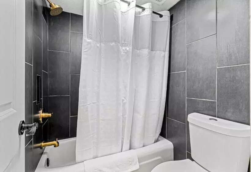 The Mallard Hotel & Suites