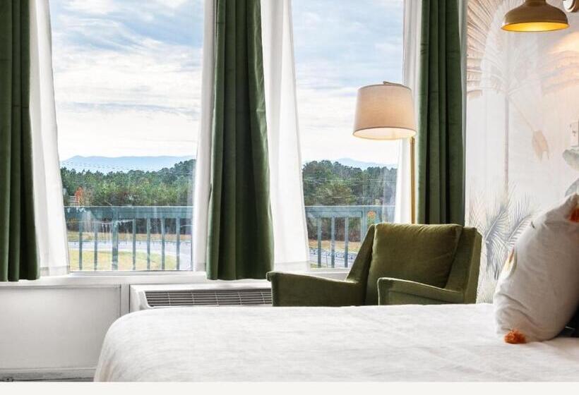 The Mallard Hotel & Suites