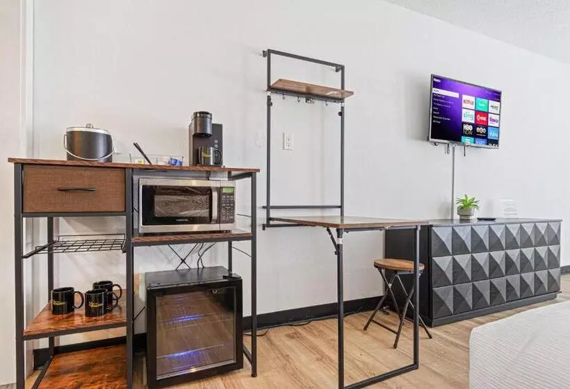 The Mallard Hotel & Suites