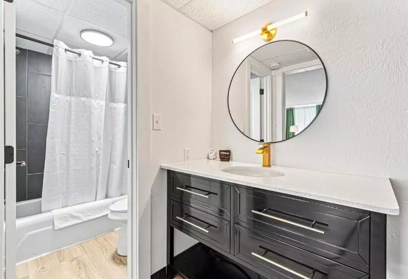 The Mallard Hotel & Suites